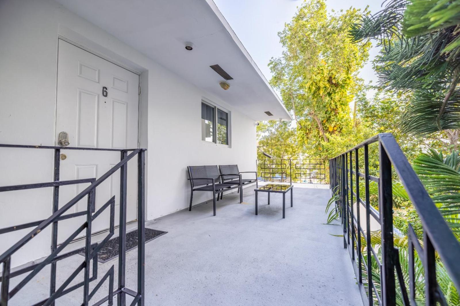 Stunning Escape Near Pet Friendly Apartamento *